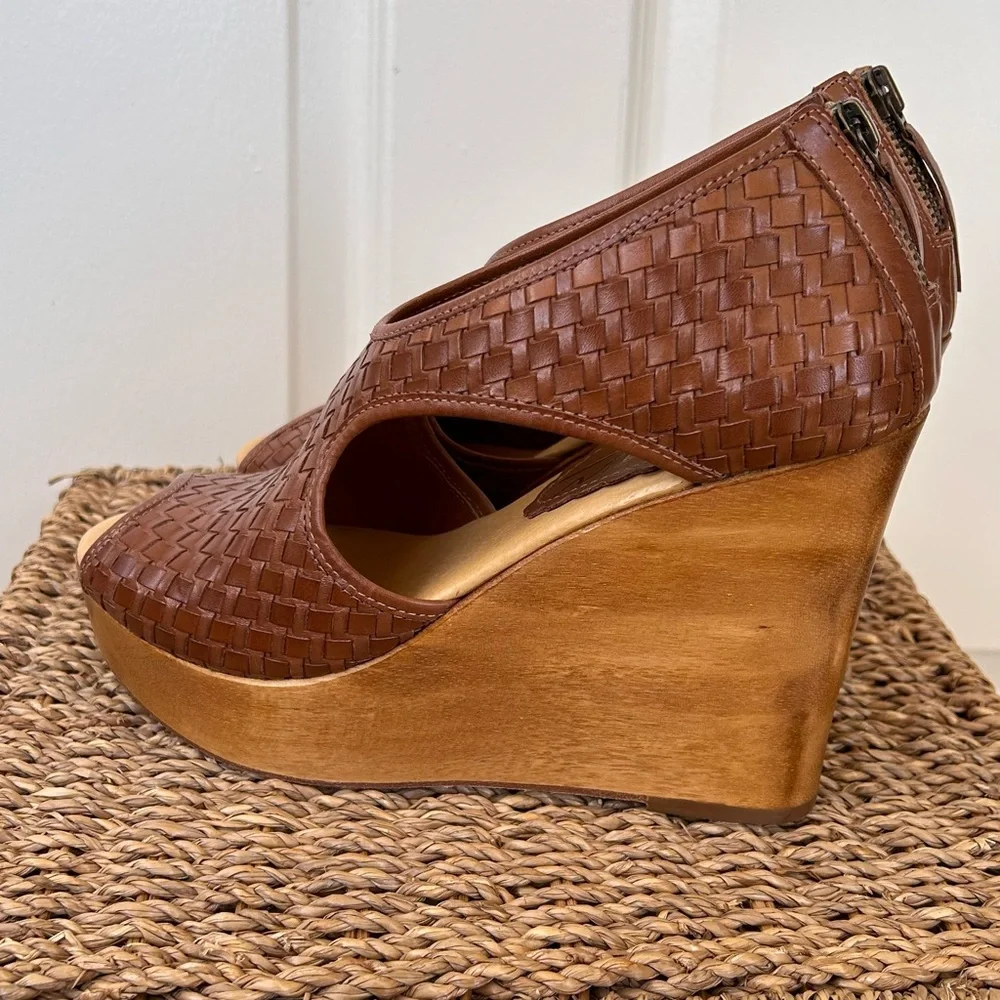 Rowen Wooden Wedges Back Zip‎ Size 8M